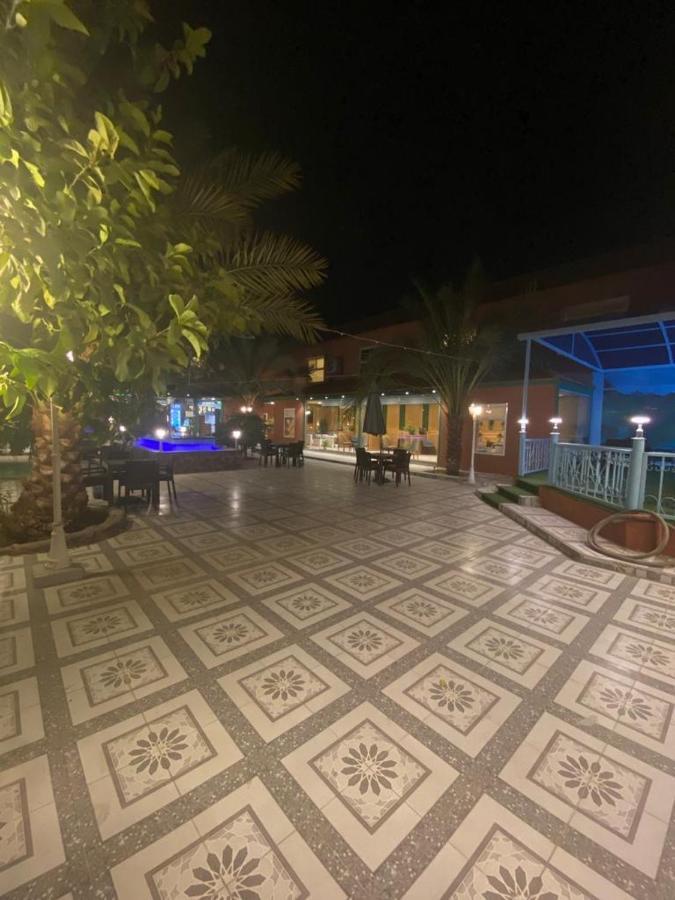 فندق ادوماتو Adomato Hotel Dawmat al-Jandal Esterno foto