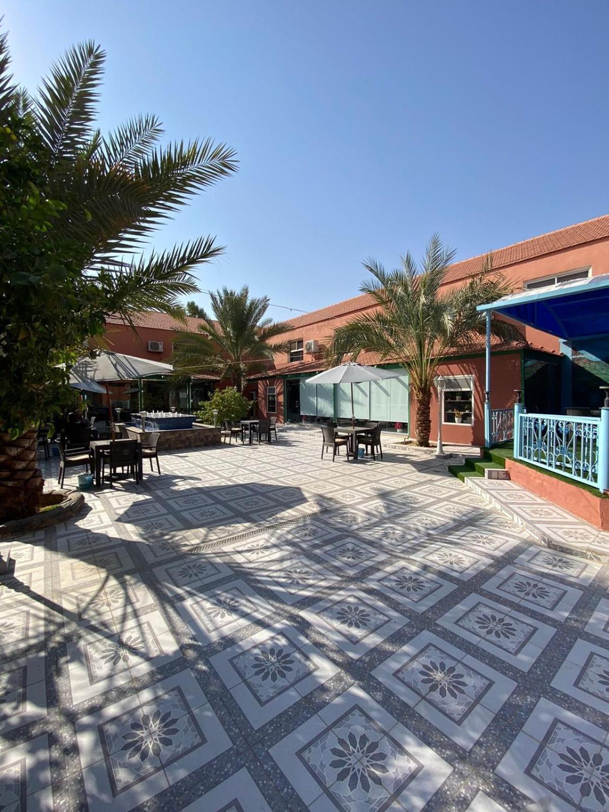 فندق ادوماتو Adomato Hotel Dawmat al-Jandal Esterno foto