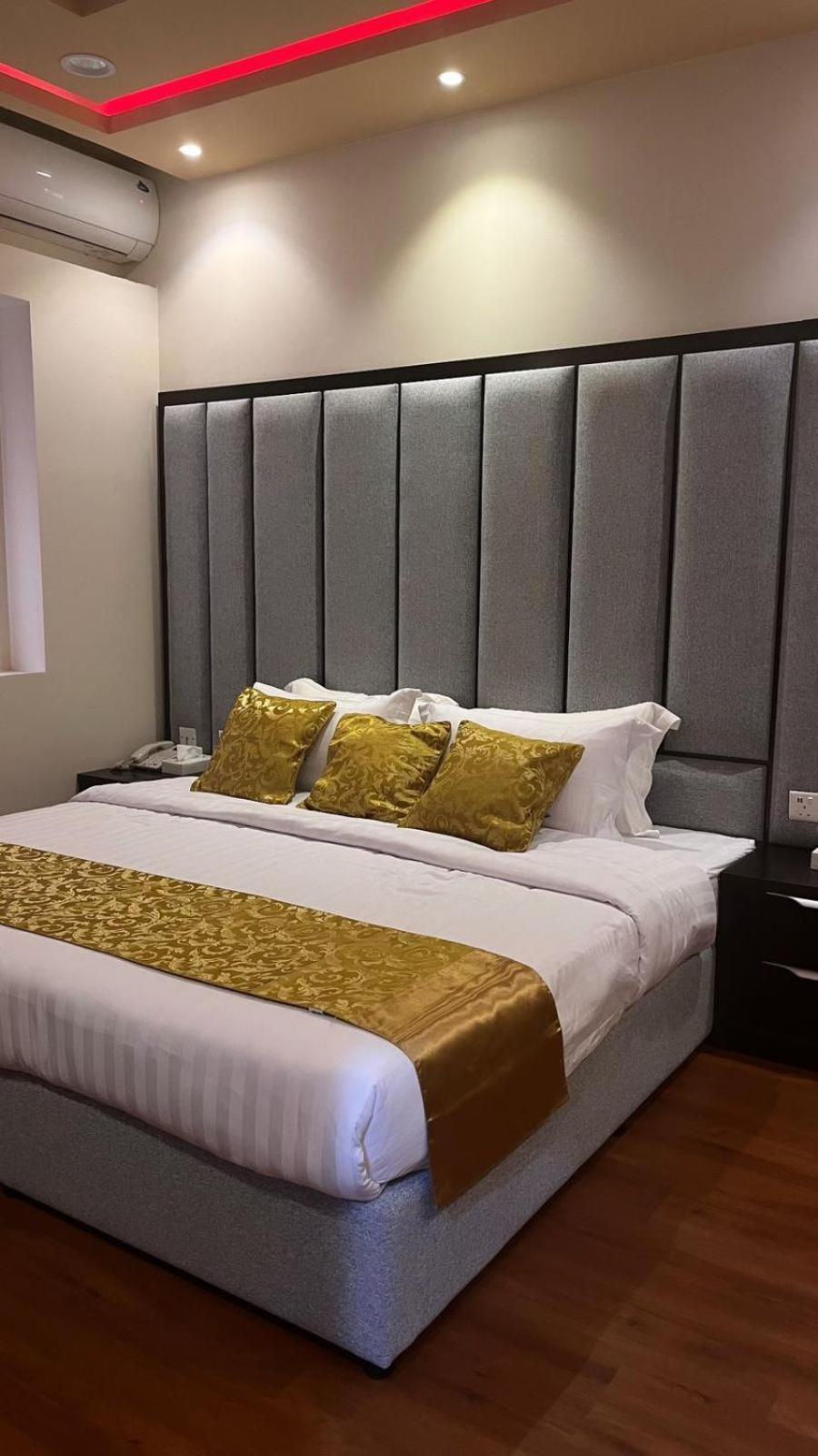 فندق ادوماتو Adomato Hotel Dawmat al-Jandal Esterno foto