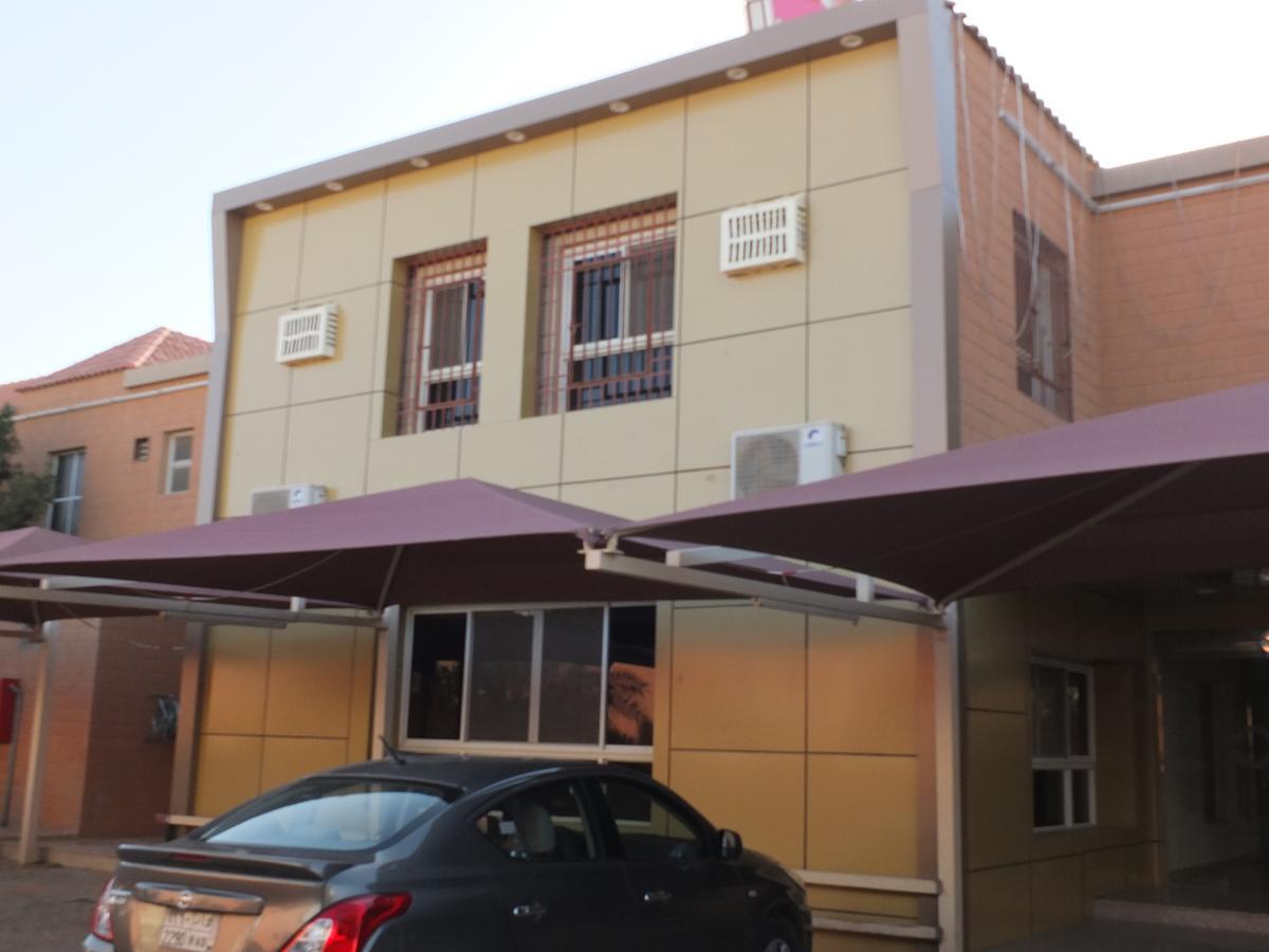 فندق ادوماتو Adomato Hotel Dawmat al-Jandal Esterno foto