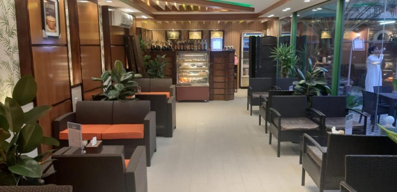 فندق ادوماتو Adomato Hotel Dawmat al-Jandal Esterno foto